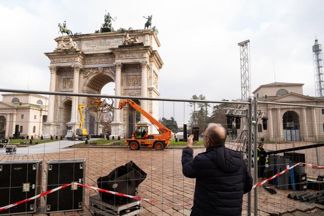 Des travaux en cours à l’Arco della Pace, lieu d’accueil d’une des deux vasques olympiques, à Milan, le 29 janvier 2026.