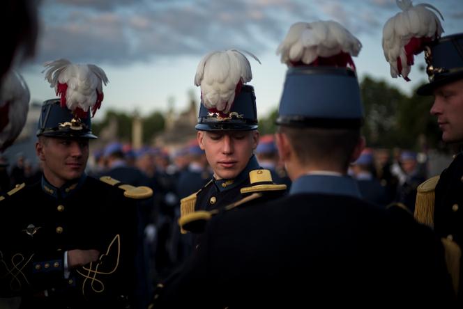 Des élèves de l’école militaire Saint-Cyr, lors d’une répétition du défilé du 14-Juillet, à Paris, le 12 juillet 2019.
