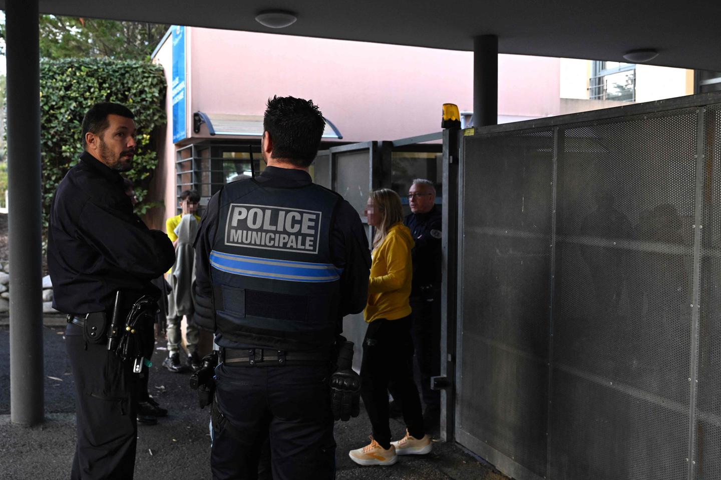 Sanary-sur-Mer : l’élève de 14 ans mis en examen pour tentative d’assassinat après avoir poignardé son enseignante dans un collège