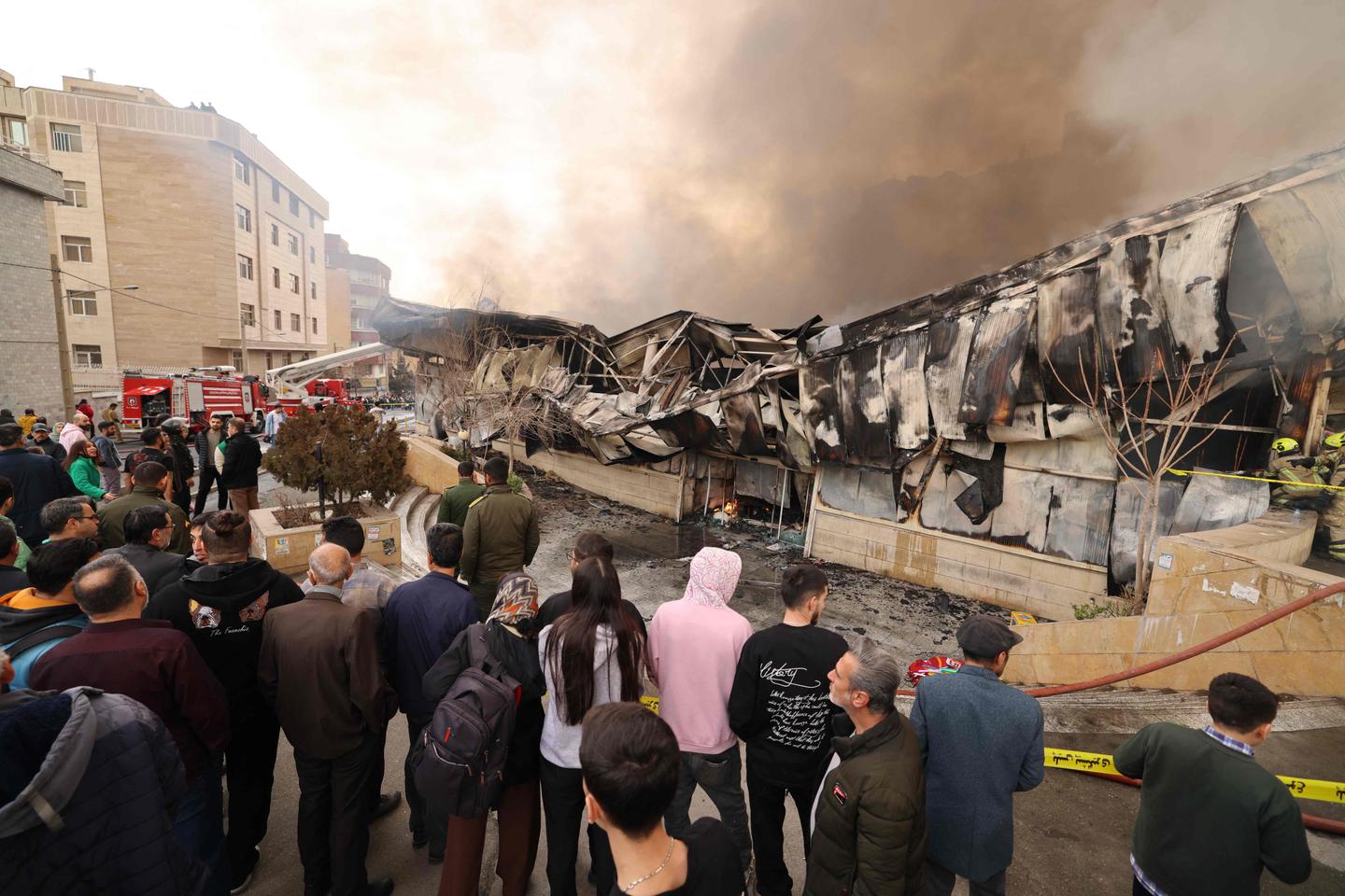 En Iran, un important incendie ravage un bazar de l’ouest de Téhéran En Iran, un important incendie ravage un bazar de l’ouest de Téhéran