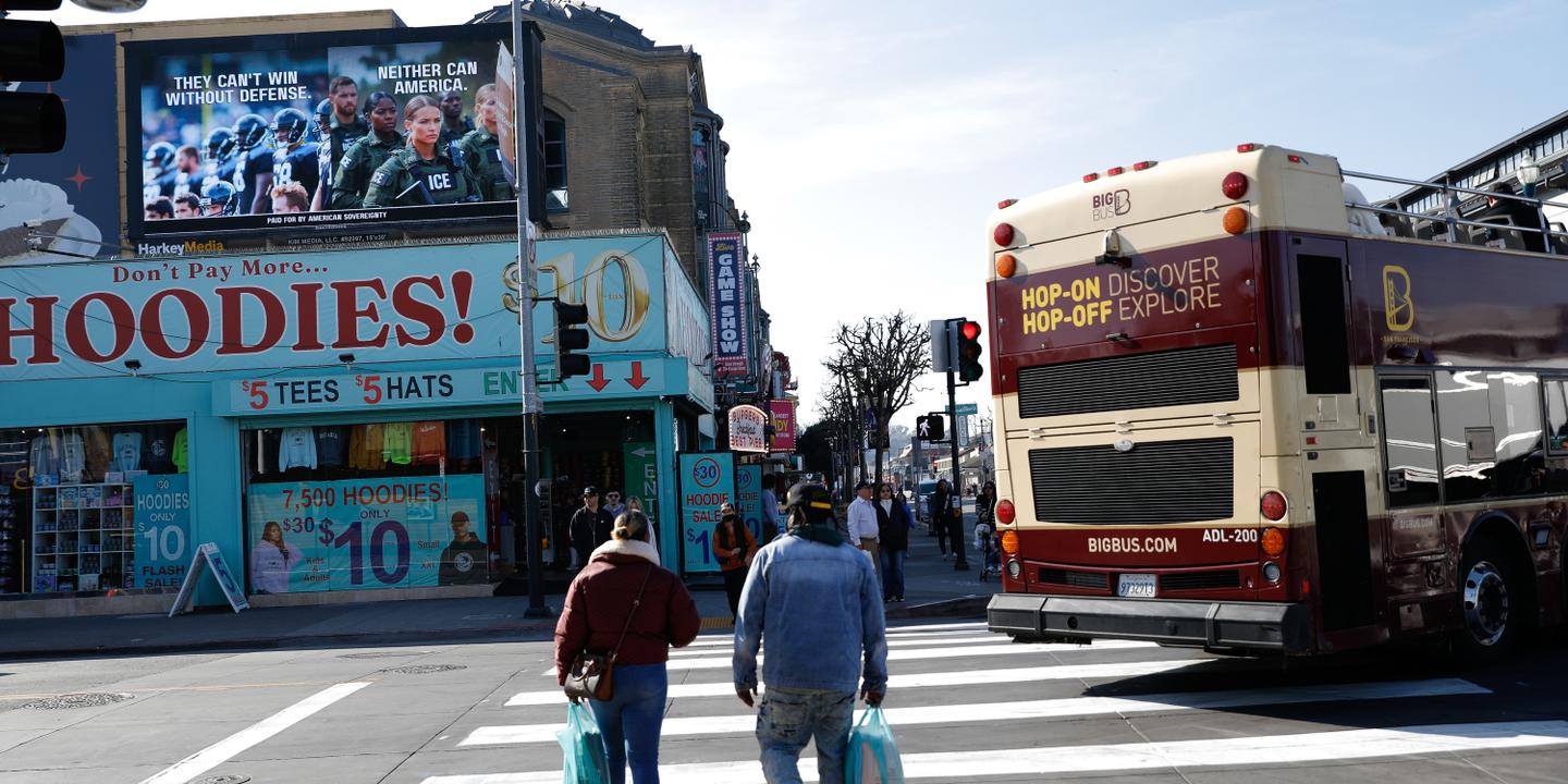 Une publicité pro-ICE apparaît à San Francisco avant le Super Bowl 2026