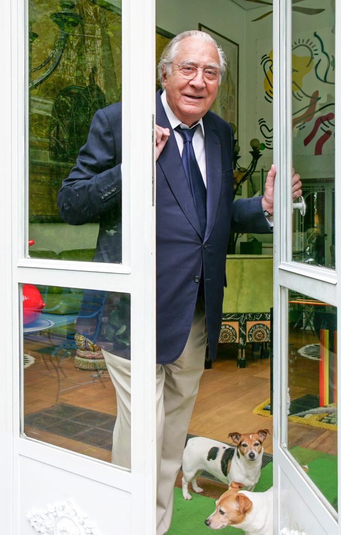 L’antiquaire Jean-Marie Rossi chez lui, à Rueil-Malmaison (Hauts-de-Seine), en juin 2010.