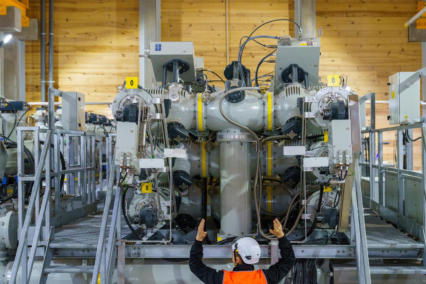 Data centers, crues et pylônes corrodés : en Ile-de-France, l’énorme chantier de la modernisation du réseau électrique