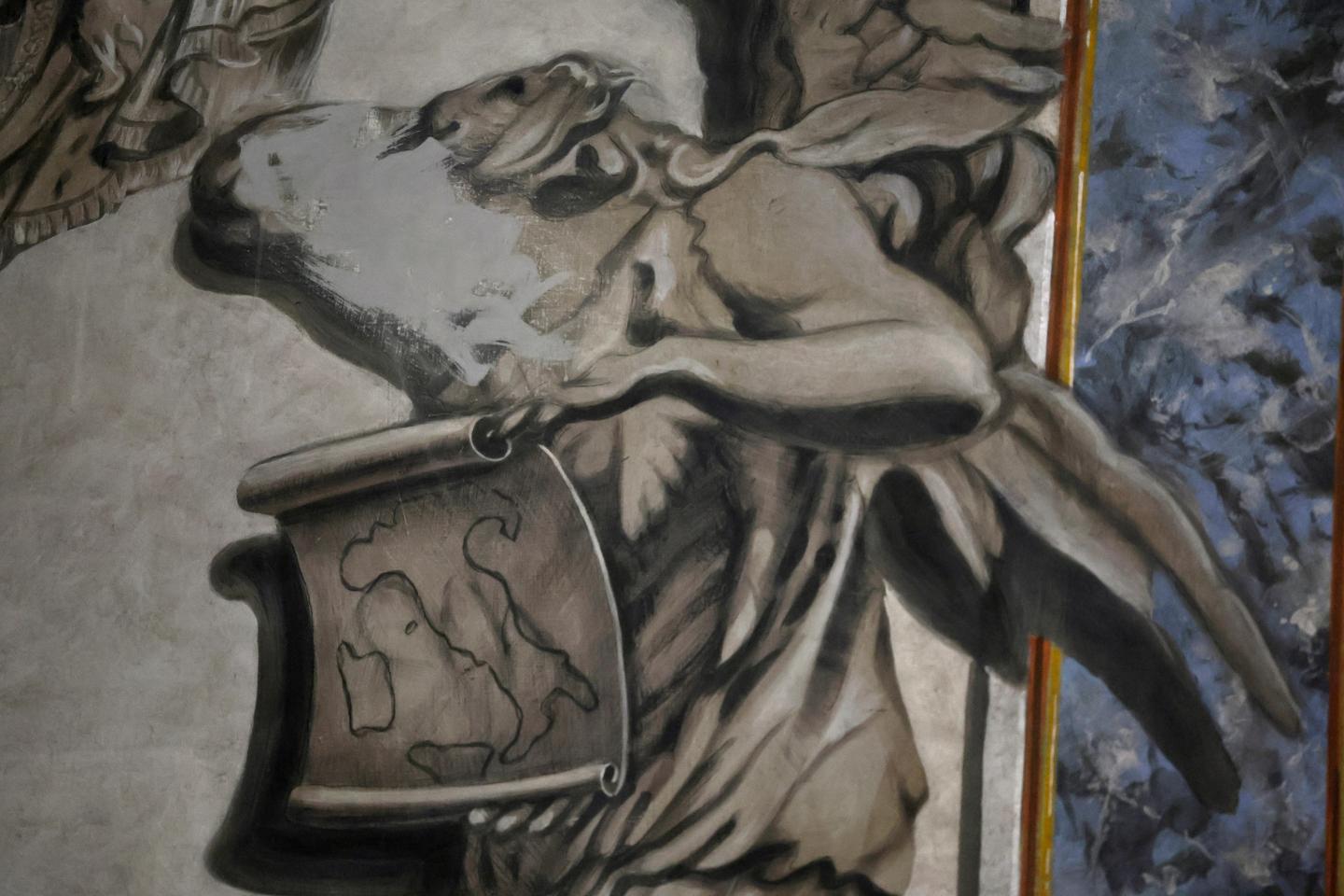 A Rome, le visage représentant Giorgia Meloni sur une fresque religieuse retiré
