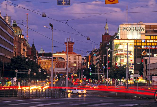Perspective sur la rue Mannerheimintie, à Helsinki, l’artère principale de la capitale finlandaise.