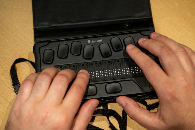 Un bloc-notes braille, qui permet d’écrire et de lire des textes à l’institut national des jeunes aveugles, à Paris, le 3 novembre 2025.