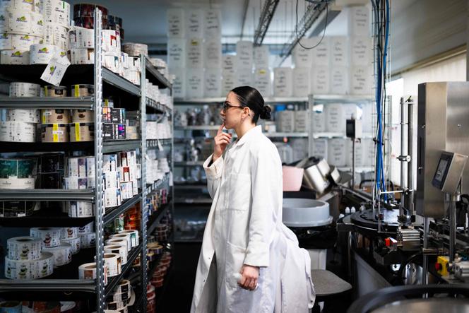 Au laboratoire Fuu, qui produit du liquide pour cigarette électronique, à Paris, le 3 février 2026. 