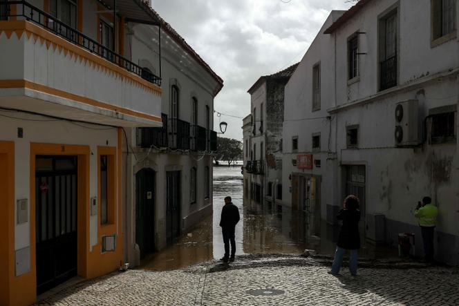 Une rue inondée à Alcácer do Sal (Portugal), en pleine tempête Leonardo, le 5 février 2026.