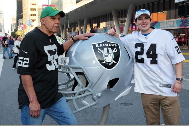 Des fans de foot américain lors du Super Bowl Experience, au Moscone Center, à San Francisco (Californie), le 4 février 2026.