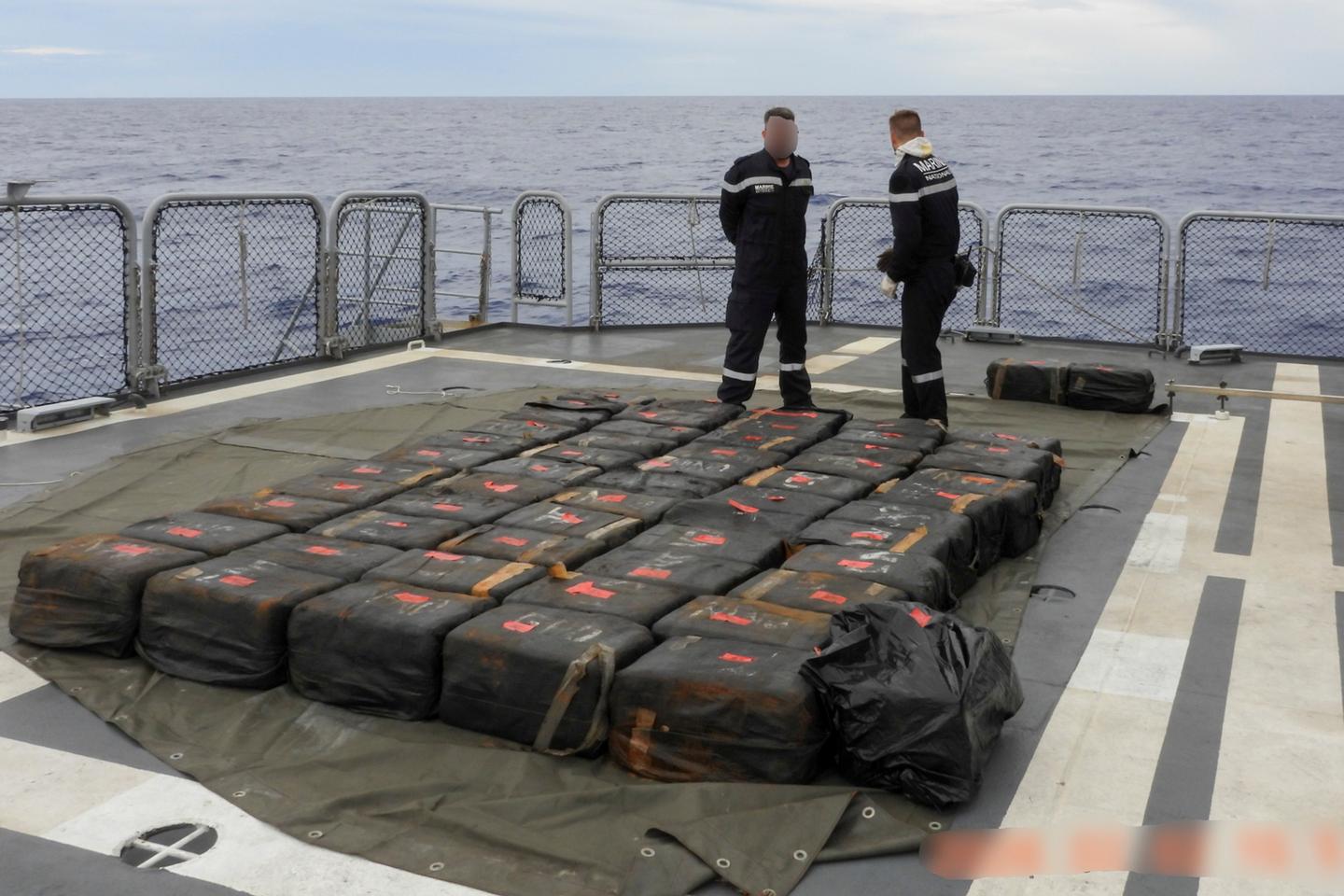Plus de quatre tonnes de cocaïne saisies en Polynésie française par la marine nationale