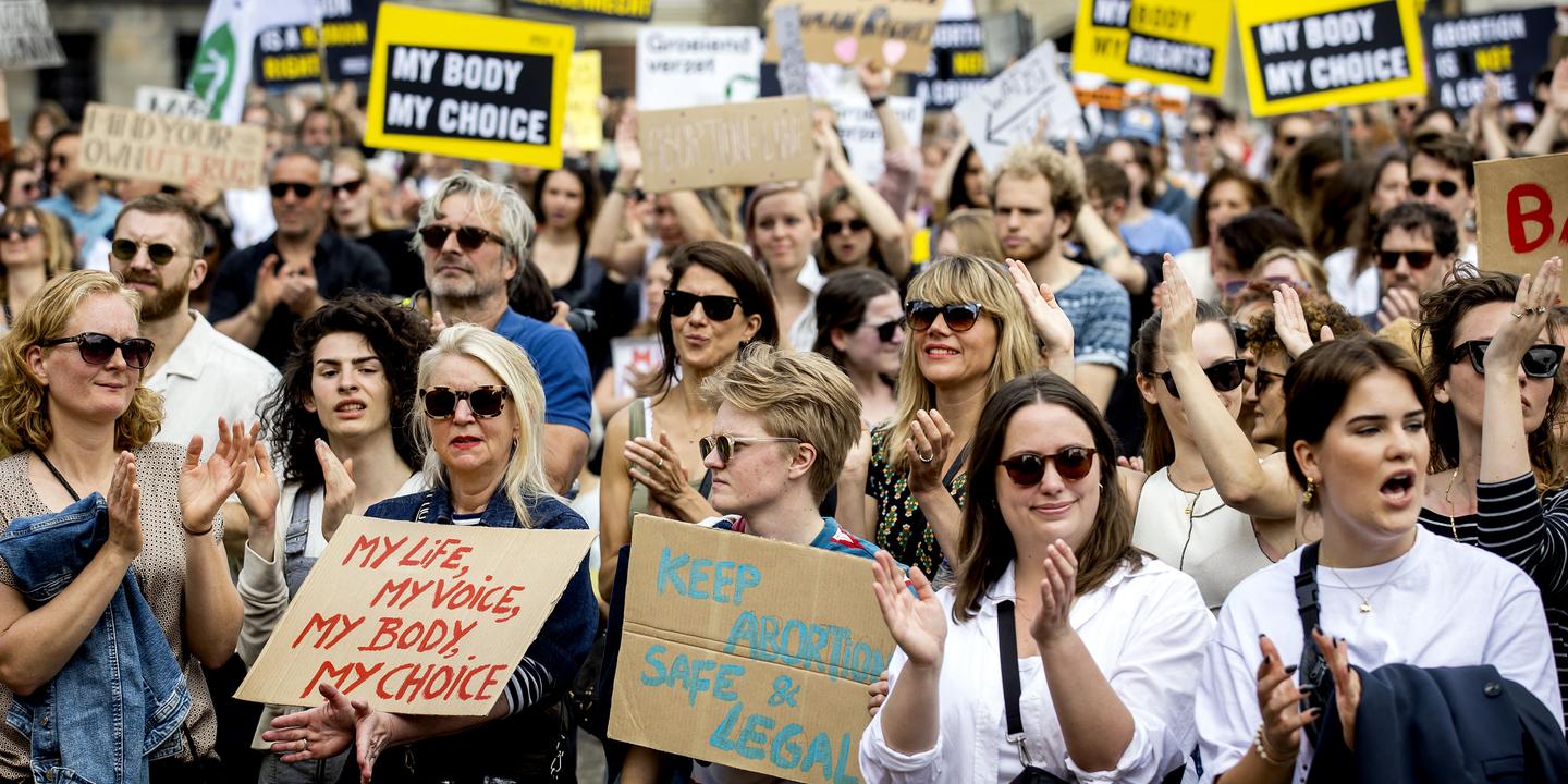 « Nous appelons Emmanuel Macron à soutenir le dispositif My Voice, My Choice qui garantirait le droit à l’avortement en Europe »
