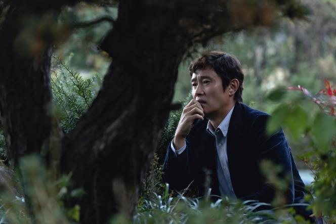 Lee Byung-hun (You Man-su) dans « Aucun autre choix », de Park Chan-wook.