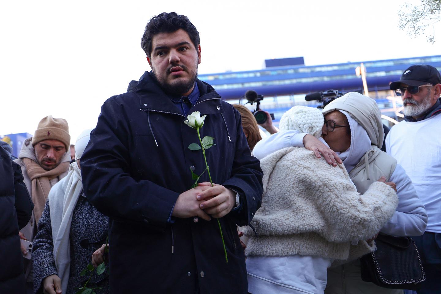 Assassinat de Mehdi Kessaci : dix personnes interpellées et placées en garde à vue Assassinat de Mehdi Kessaci : dix personnes interpellées et placées en garde à vue