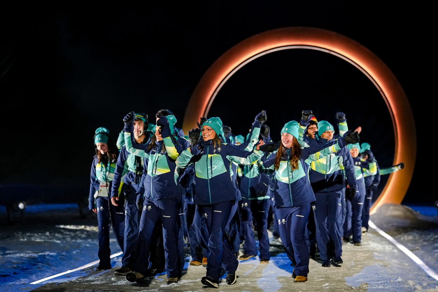 « On ne se connaissait pas avant, on forme une famille et on se sépare en pleurant », aux JO 2026, les bénévoles français viennent revivre le frisson olympique
