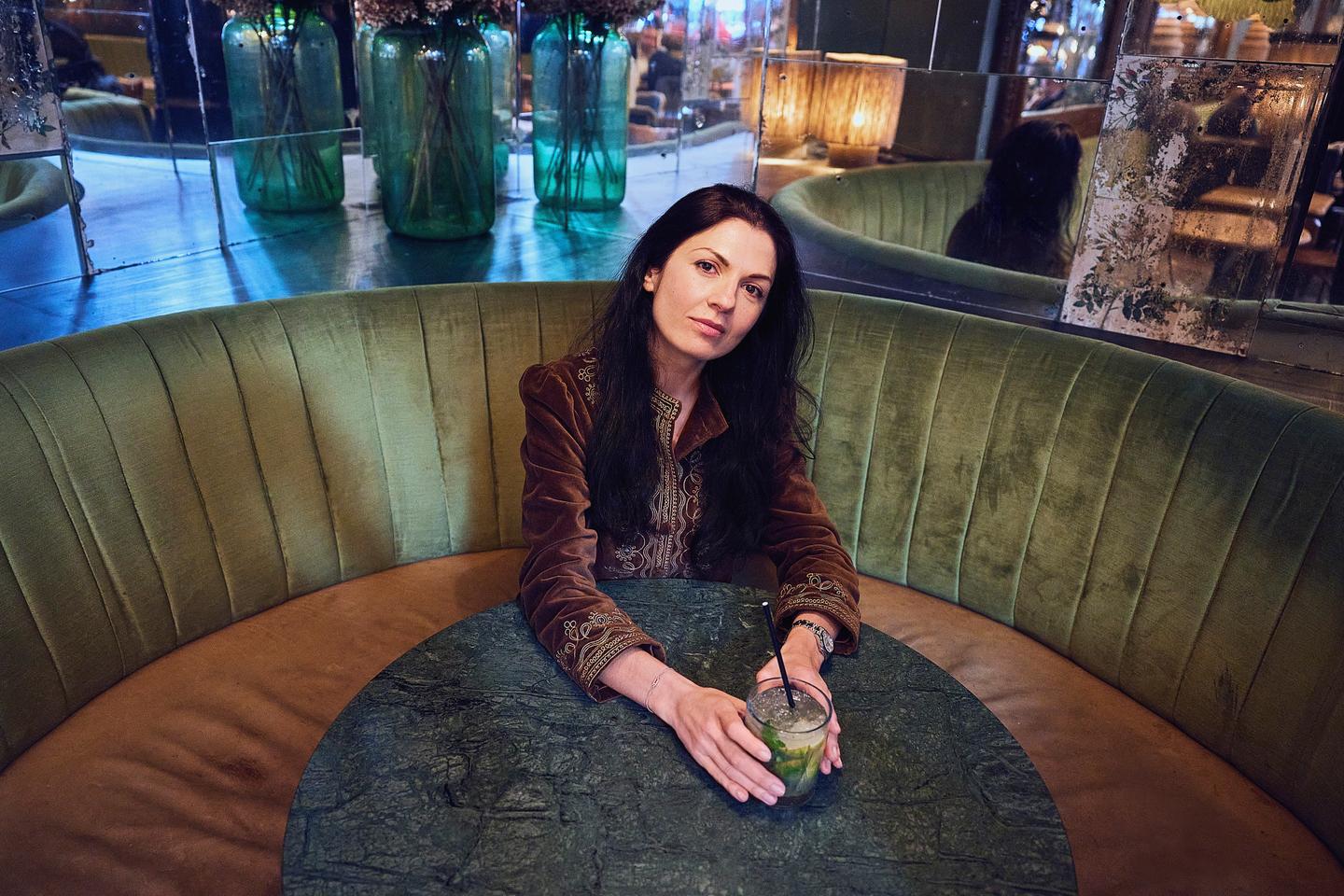 Un apéro avec Elena Nagapetyan : « J’ai fait pleurer des psys avec mes histoires » Un apéro avec Elena Nagapetyan : « J’ai fait pleurer des psys avec mes histoires »