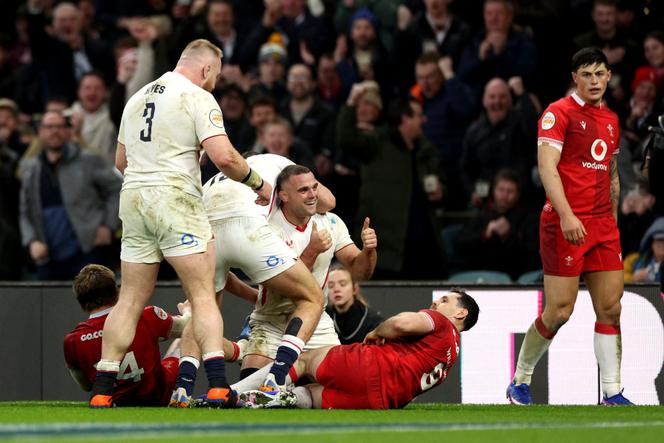 Ben Earl célèbre son essai inscrit lors du match du Tournoi des six nations remporté par l’Angleterre contre le Pays de Galles au stade de Twickenham, le 7 février 2026.