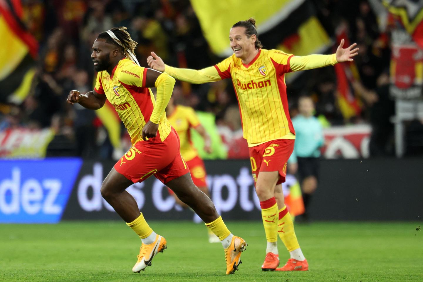 Le RC Lens domine Rennes et reprend la tête de la Ligue 1, avant le choc PSG – OM