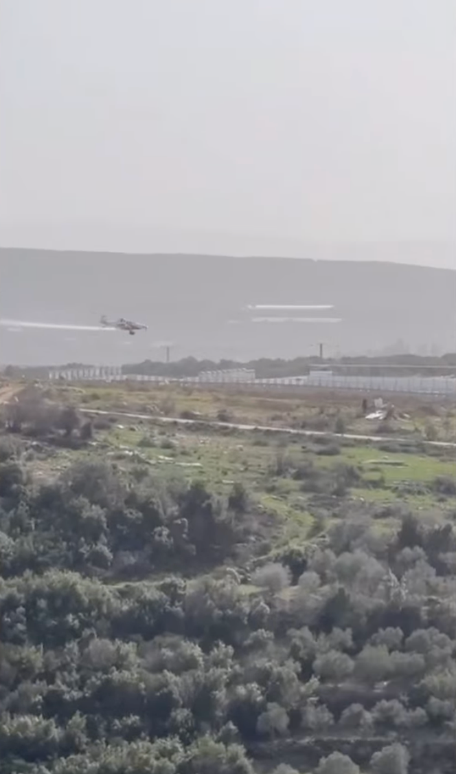 Un avion israélien propageant une substance toxique sur le village proche de la frontière Al-Bustan, vu sur une capture écran d’une vidéo postée par l’ONG libanaise de protection de l’environnement Green Southerners, le 1er février 2026.