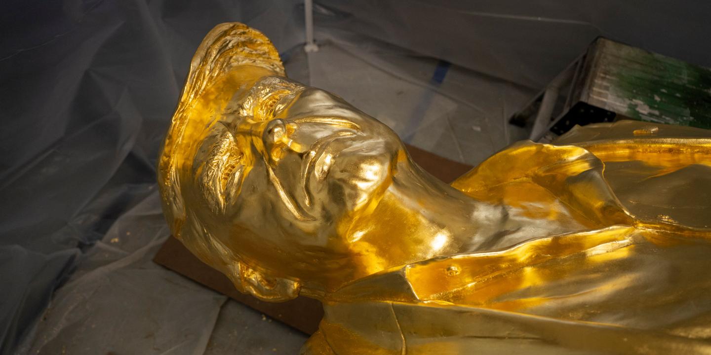 « La façon dont Trump utilise la présidence pour capter de manière flagrante de la richesse pour sa famille et lui n’a pas de précédent », selon l’historien Richard White