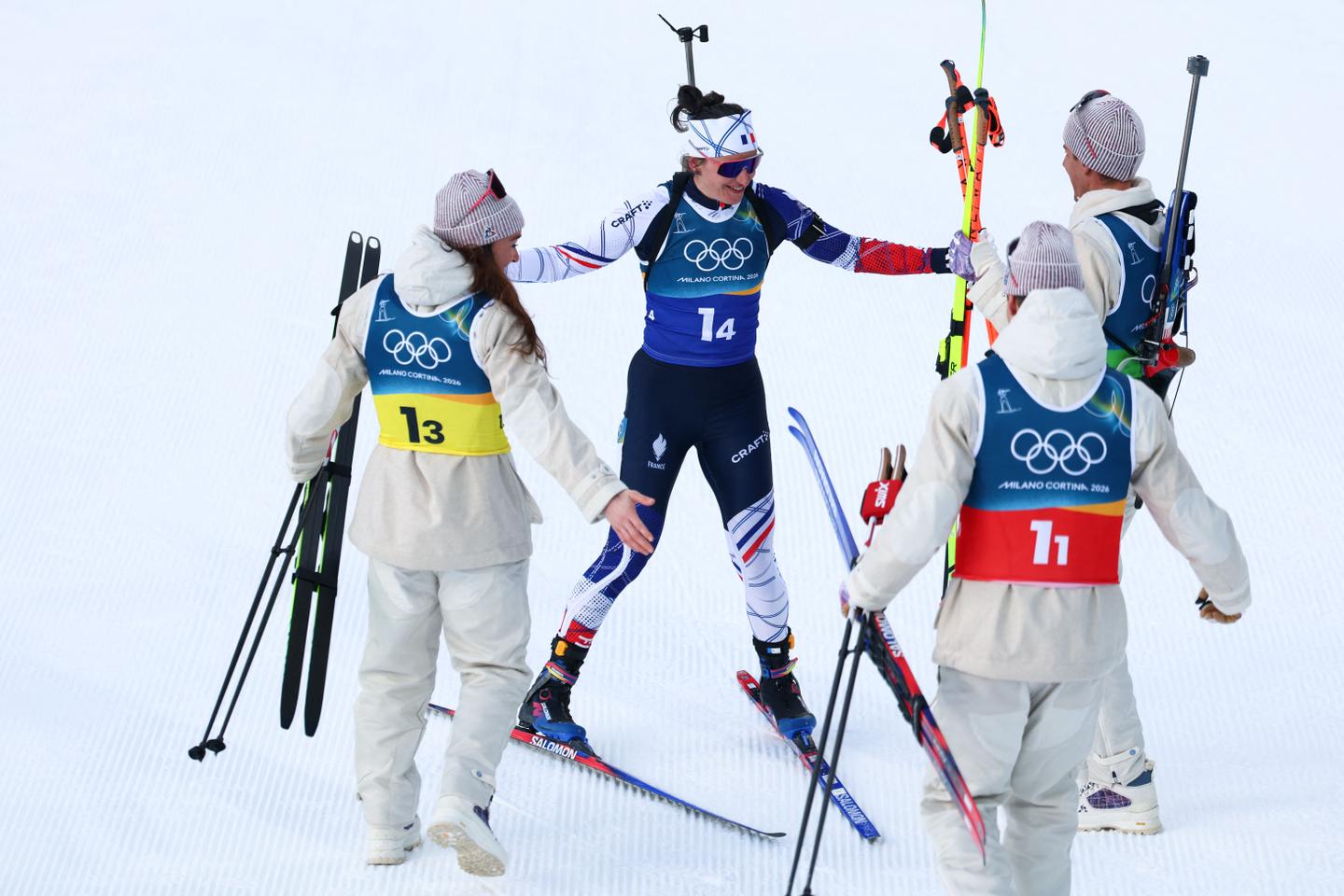 JO 2026 : le relais mixte de biathlon en or, la chute de Lindsey Vonn, l’argent de Mathis Desloges en skiathlon… le résumé du dimanche 8 février
