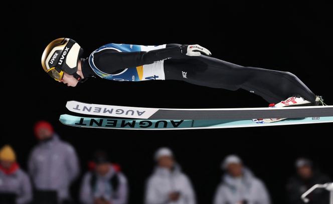 Valentin Foubert lors de l’épreuve des Jeux olympiques de saut à ski à Predazzo, le 9 février 2026.
