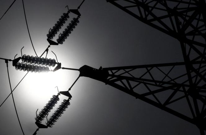 Un pylône électrique à haute tension à Rezé (Loire-Atlantique), le 27&nbsp;mars 2024.