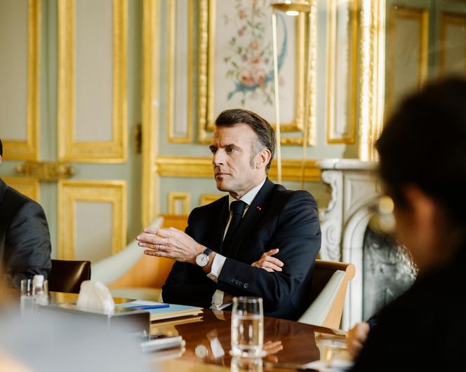 Emmanuel Macron lors de l’entretien qu’il a accordé à&nbsp;plusieurs journaux, dans le salon vert de l’Elysée, à&nbsp;Paris, le 9 février 2026.