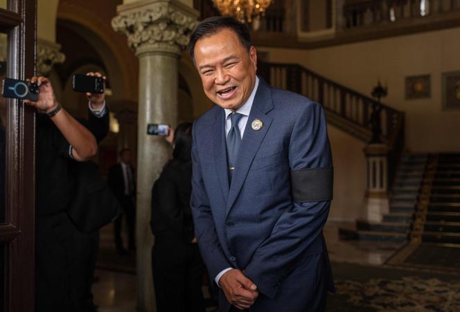 Anutin Charnvirakul, primeiro-ministro tailandês, na sede do governo em Bangkok, em 9 de fevereiro de 2026.