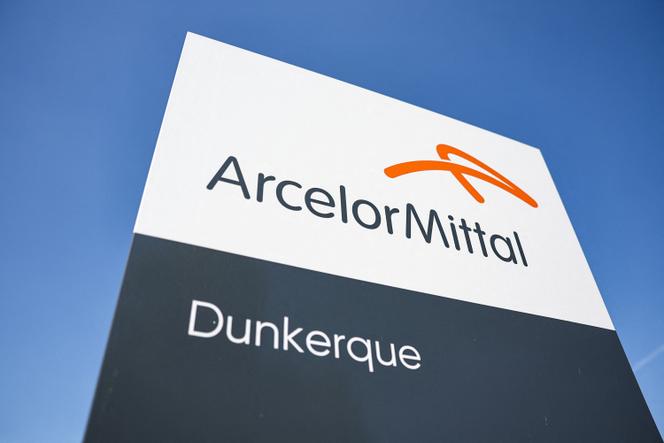 Logo d’ArcelorMittal à l’entrée de son site de Dunkerque, à Grande-Synthe.