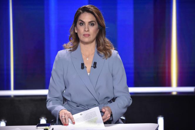 La journaliste Sonia Mabrouk, avant un débat politique retransmis sur CNews et Europe 1, à Paris, le 21 novembre 2021.