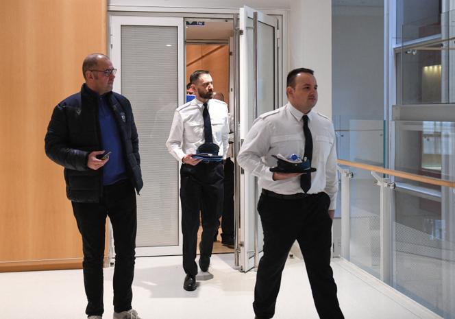 Les CRS mis en cause pour des violences dans un Burger King en 2018, au tribunal de Paris, le 9 février 2026.