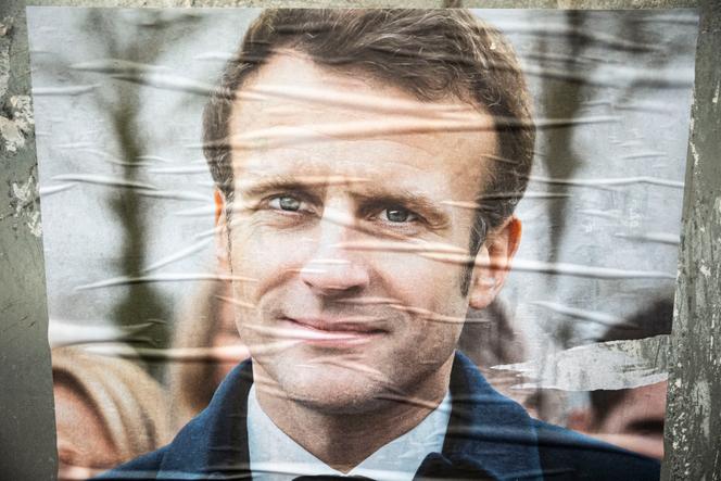 Une affiche électorale d’Emmanuel Macron, à Toulouse, le 24 avril 2022.