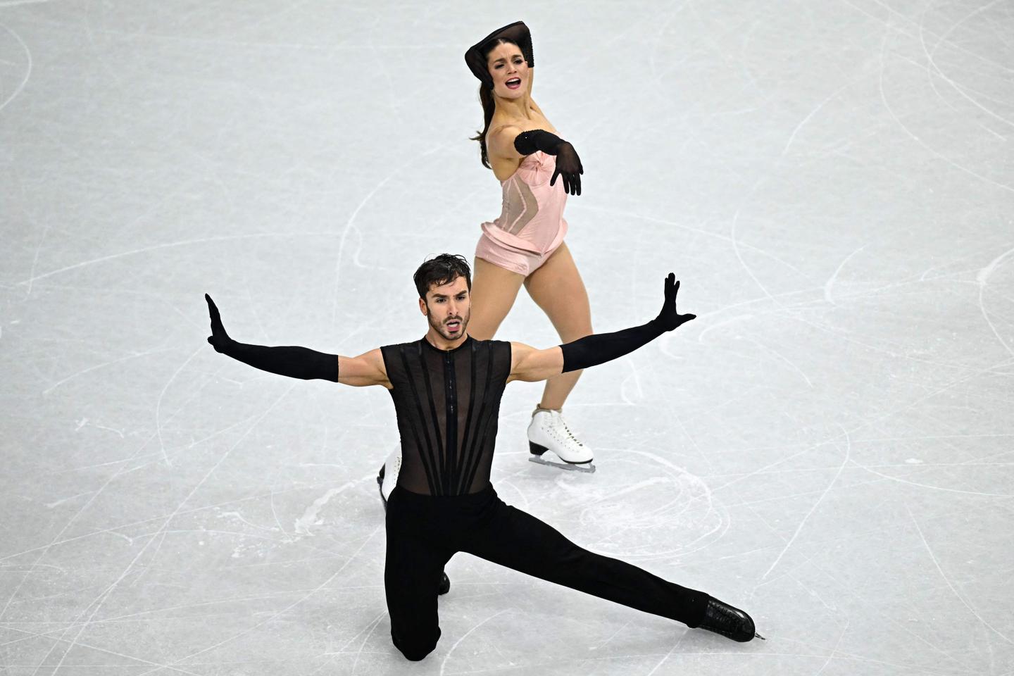 Patinage artistique aux JO 2026 : Laurence Fournier Beaudry et Guillaume Cizeron impressionnent et peuvent viser la médaille d’or en danse sur glace