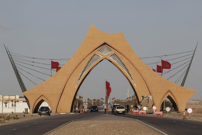 A l’entrée de Laâyoune, la principale ville du Sahara occidental sous contrôle marocain, le 6 novembre 2025.