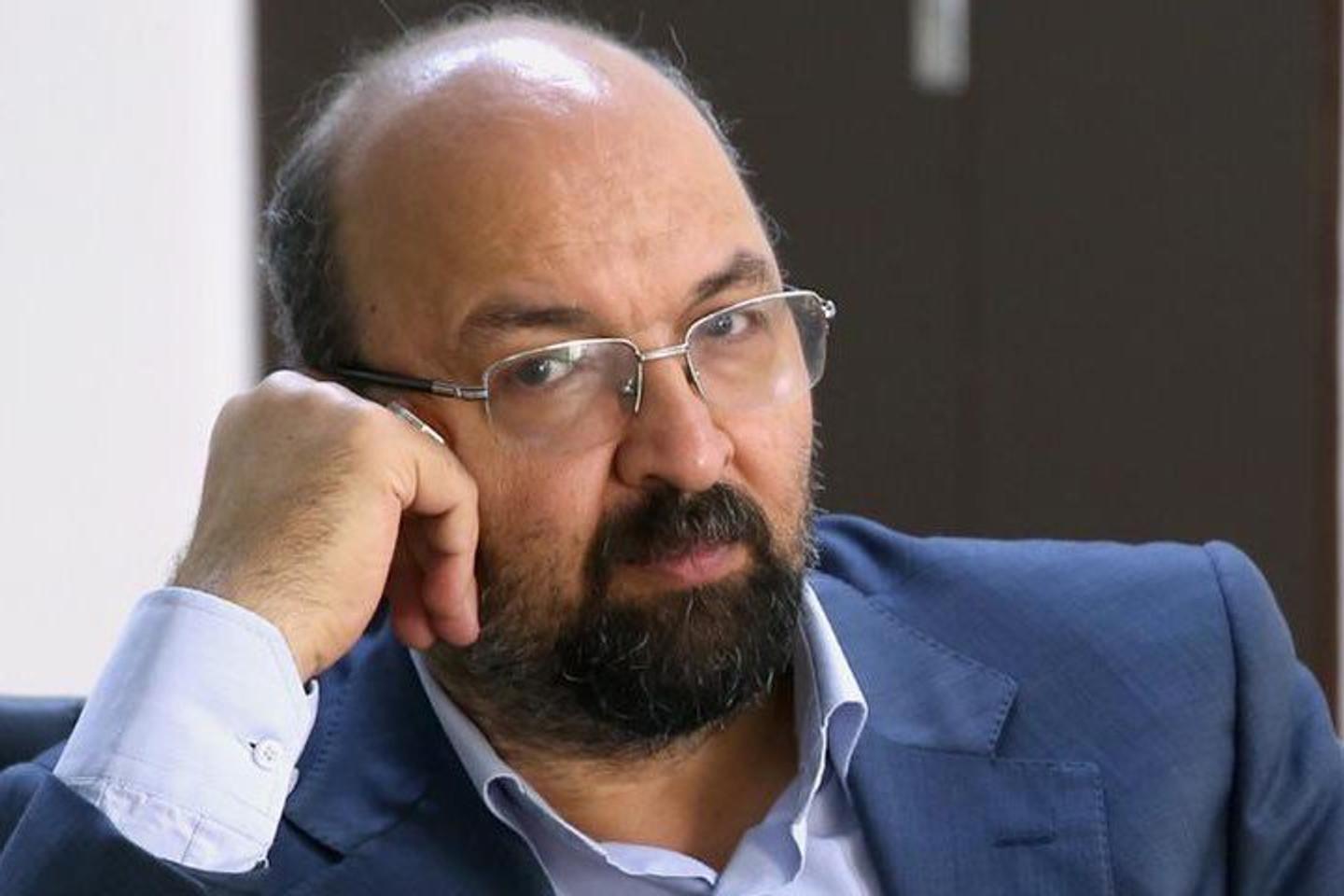 Javad Emam, porte-parole du camp réformateur en Iran, a été arrêté par les gardiens de la révolution