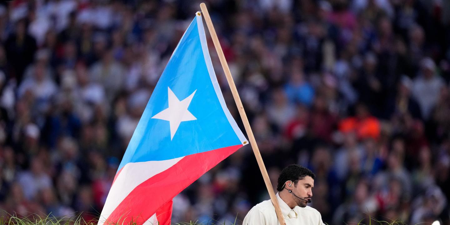 Bad Bunny défend sans complexe la fierté latino à la mi-temps, les Seahawks mènent 12-0 face aux Patriots, suivez la finale de la NFL