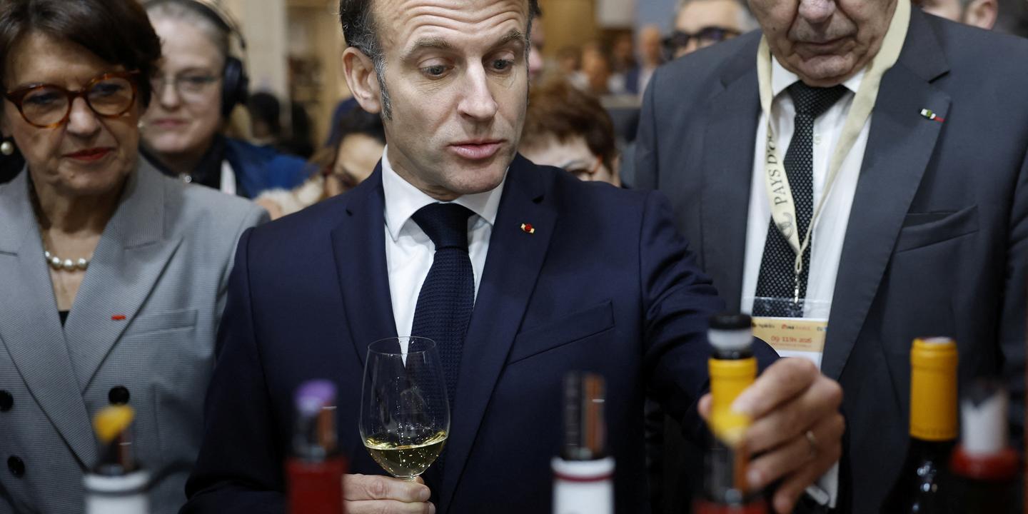 https://img.lemde.fr/2026/02/09/532/0/5274/2637/1440/720/60/0/4782bf6_ftp-1-2t033dnw3fy8-2026-02-09t104113z-310097344-rc2aijalzxpd-rtrmadp-3-france-wine-macron.JPG