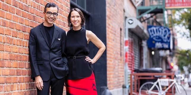 Les cinéastes Natalie Musteata et&nbsp;Alexandre Singh, lors d’une avant-première à New&nbsp;York, en septembre&nbsp;2025.