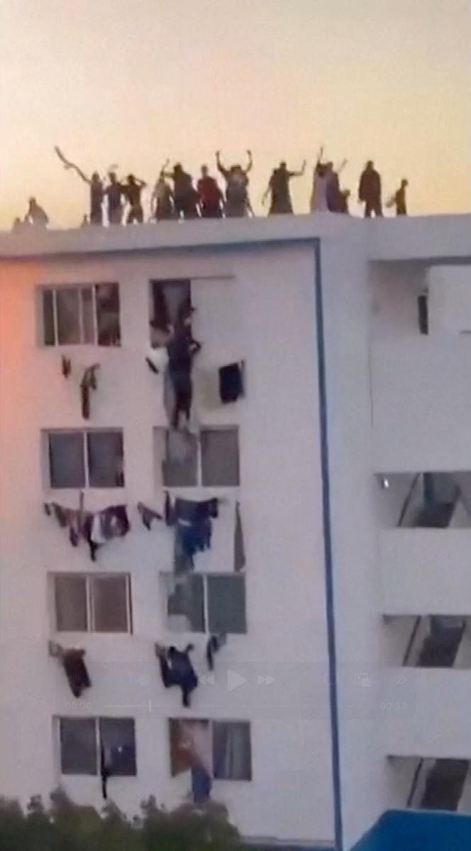 Lors de manifestations contre le non-versement d’aides financières à l’université Cheikh-Anta-Diop de Dakar, le 9 février 2026, sur cette image tirée d’une vidéo diffusée sur les réseaux sociaux.