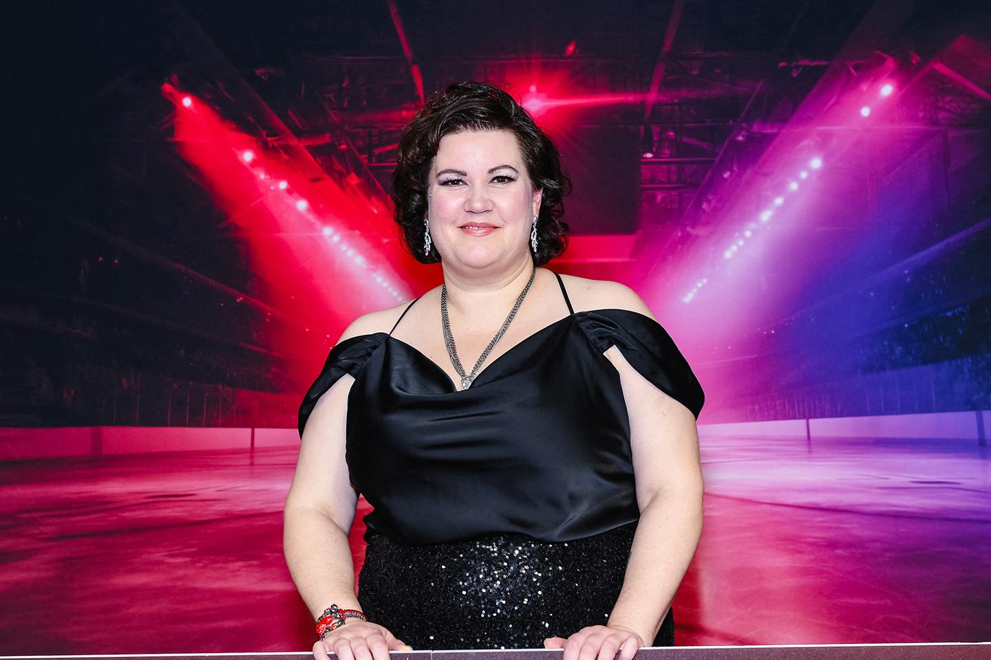 La série « Heated Rivalry », sur les amours de deux hockeyeurs, consacre l’autrice de romance queer Rachel Reid