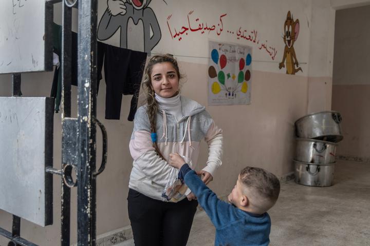 Ceila Mohamed Abdallo, 20 ans, originaire d’Afrin, dans l’école Abdelaziz Hassan où elle est réfugiée, à Kamechliyé (Syrie), le 6 février 2026.