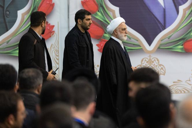  Gholamhossein Mohseni Ejei (à droite), chef du pouvoir judiciaire iranien, à Téhéran, le 1ᵉʳ janvier 2026.