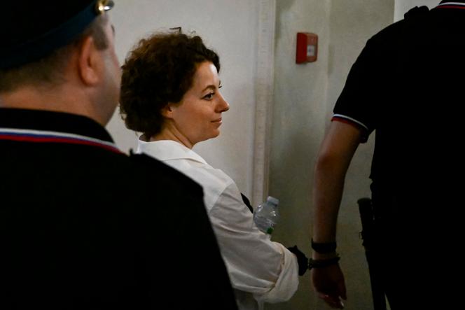La metteuse en scène et poète Evguenia Berkovitch, lors de son procès pour «&nbsp;apologie du terrorisme&nbsp;», à Moscou, en&nbsp;2024.