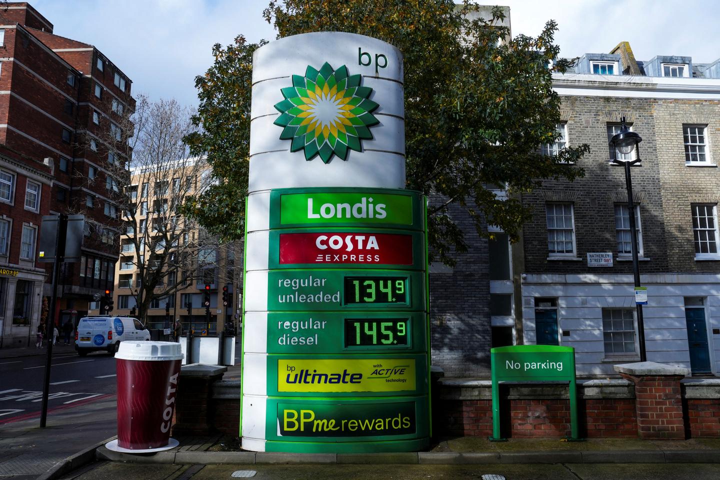 Toujours sur la brèche, le pétrolier britannique BP suspend ses rachats d’actions