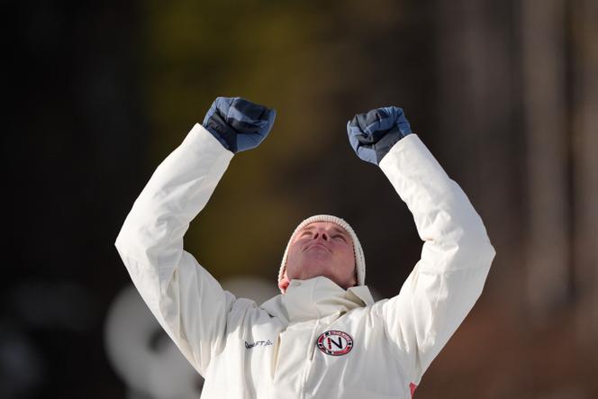O norueguês Johan-Olav Botn após conquistar a medalha de ouro nos 20 km individuais nos Jogos Olímpicos de Inverno de 2026 em Anterselva, Itália, em 10 de fevereiro de 2026.