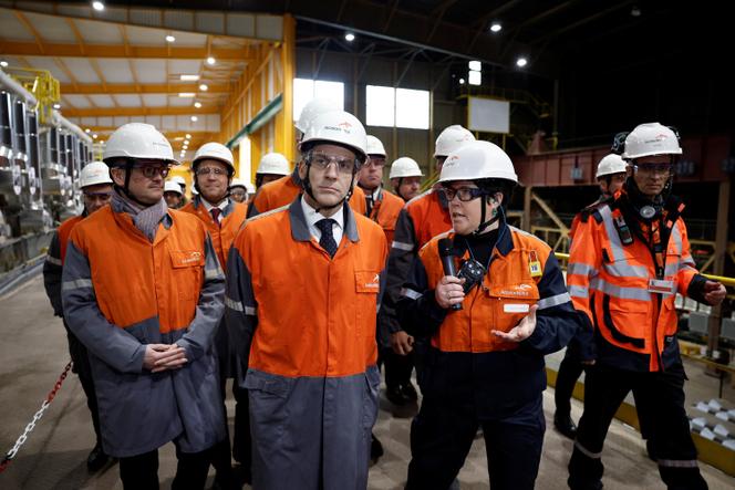 Emmanuel Macron visite le site Electryck de Mardyck dédié à la production d’acier électrique dans l’une des usines du sidérurgiste ArcelorMittal à Dunkerque, mardi 10 février 2026. 