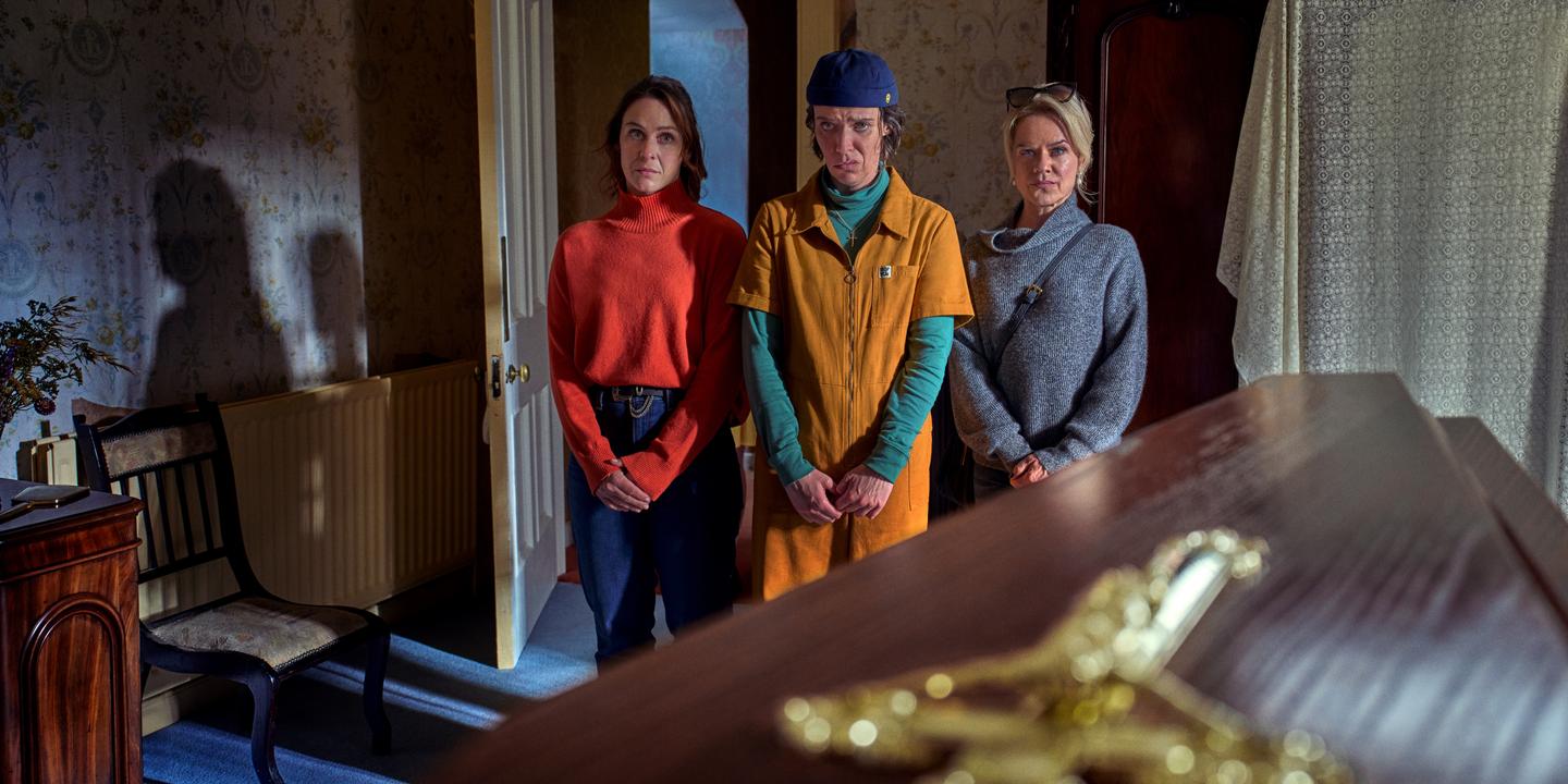 « De Belfast au paradis ? » : l'héritage de Derry Girls dans une comédie macabre irlandaise