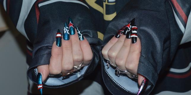 « Heated Rivalry » a déjà ses fans en France : « C’est agaçant de voir la série résumée à une histoire de fesses »