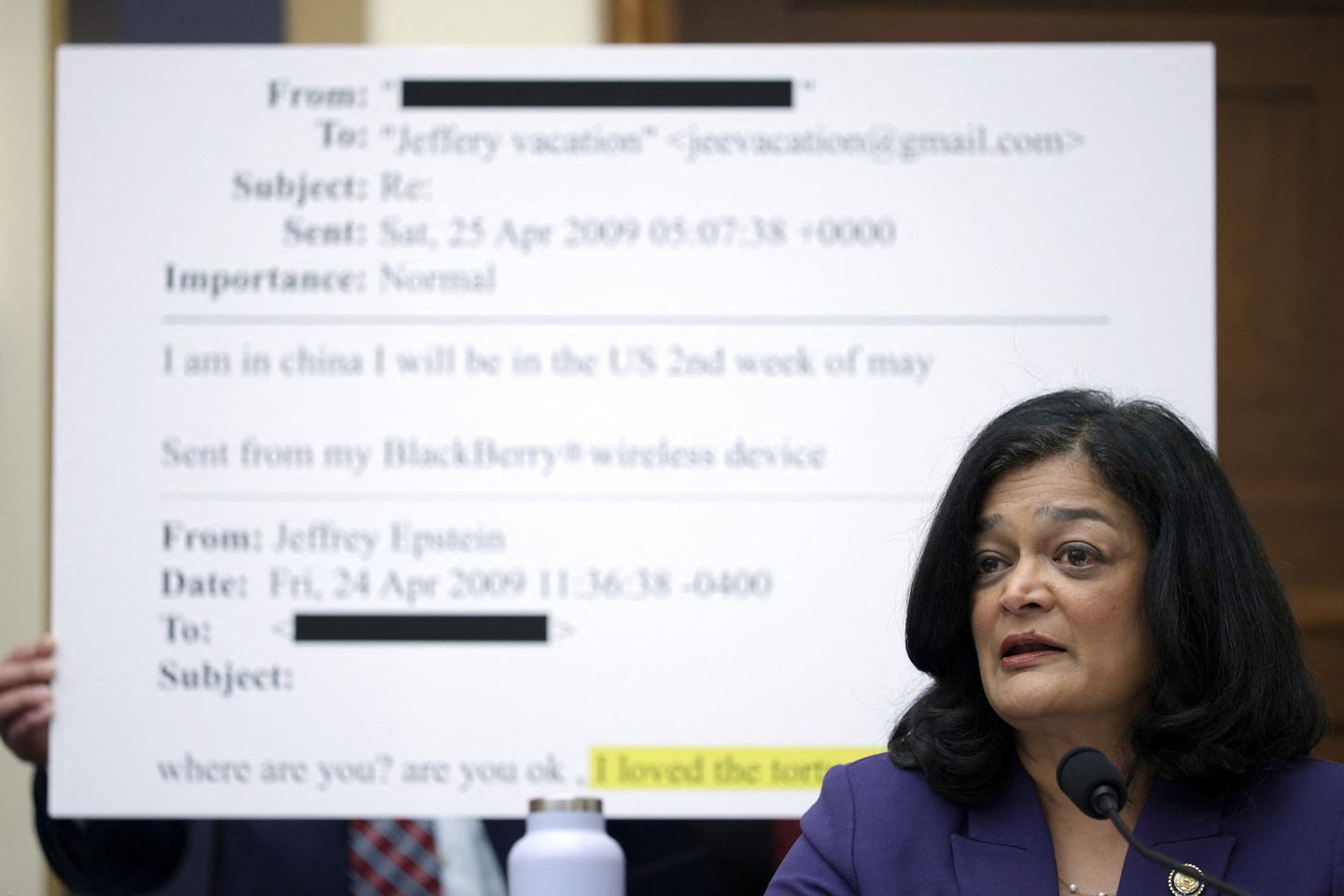 Affaire Epstein : des élus démocrates du Congrès s’indignent de la surveillance de leurs recherches au ministère de la justice