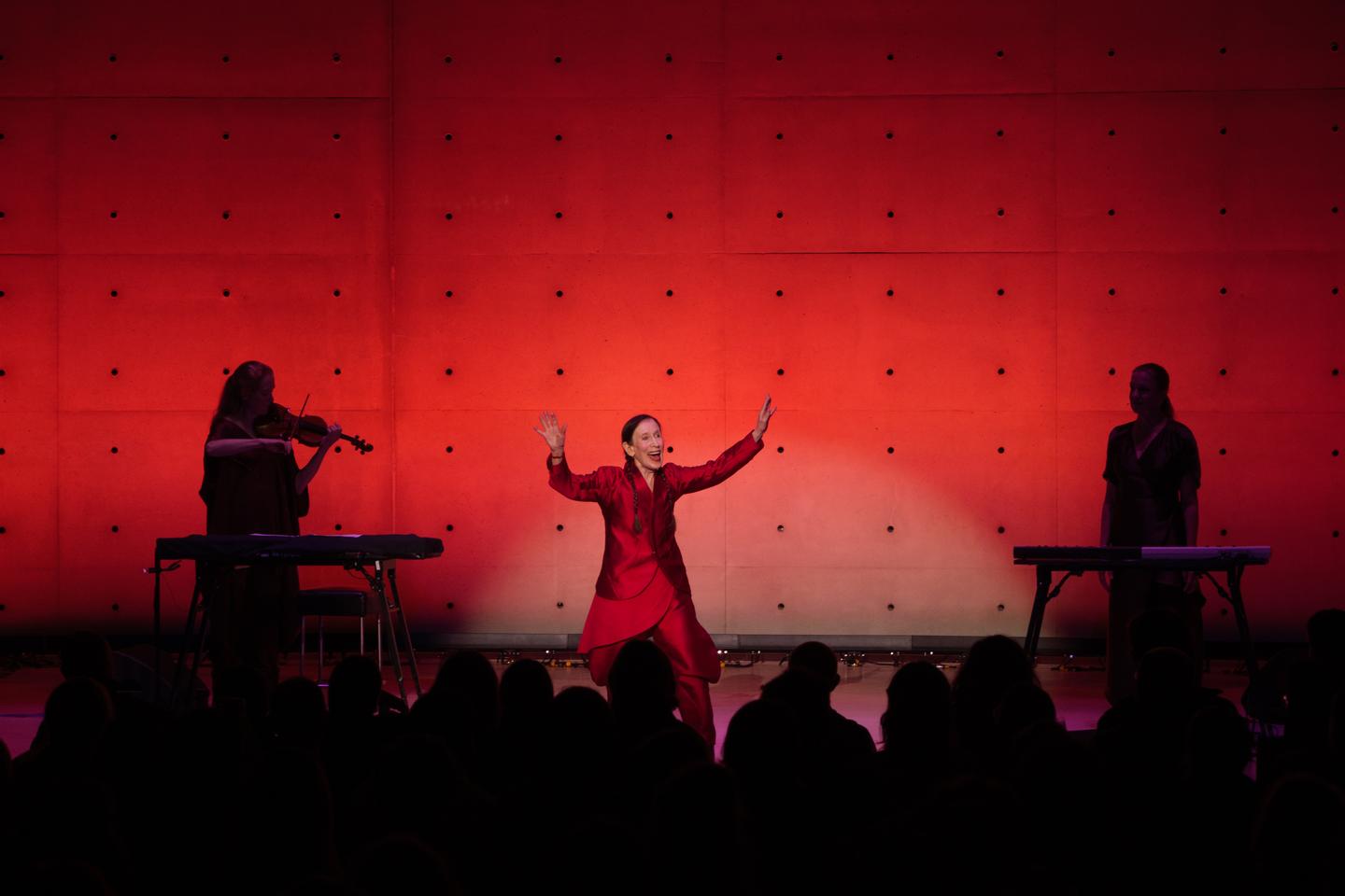 La chanteuse Meredith Monk s’expose, corps et âme, dans l’espace de la Collection Pinault